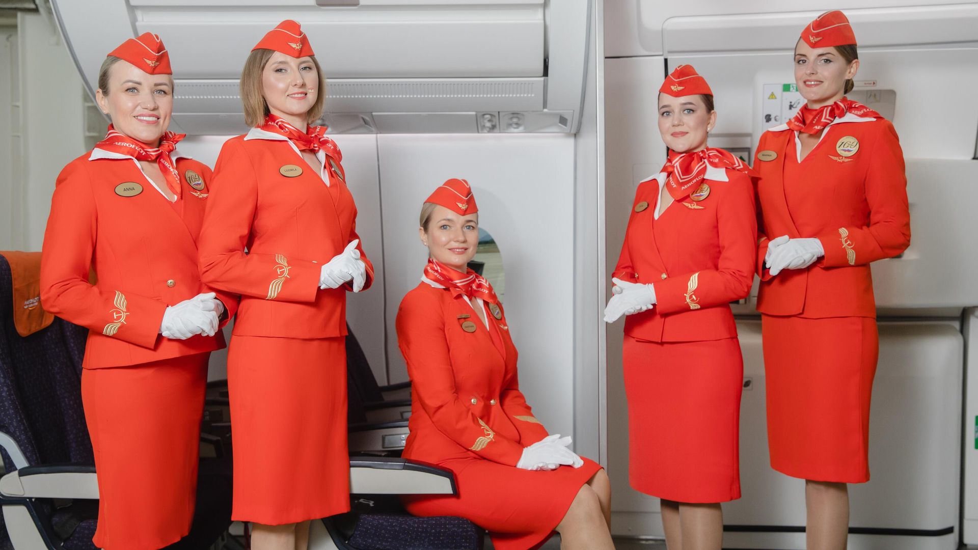 Бортпроводницы рейса Аэрофлота SU 1118, выполнявшего 28 августа рейс из Москвы в Сочи Бортпроводницы рейса Аэрофлота SU 1118, выполнявшего 28 августа рейс из Москвы в Сочи - РИА Новости, 1920, 31.08.2023