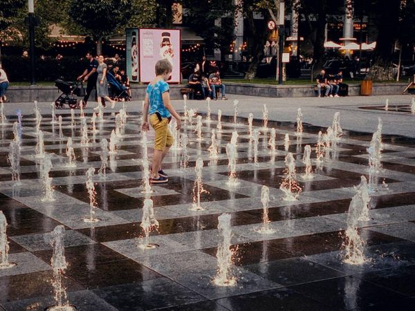 Центр города, фонтаны-шутихи Центр города, фонтаны-шутихи