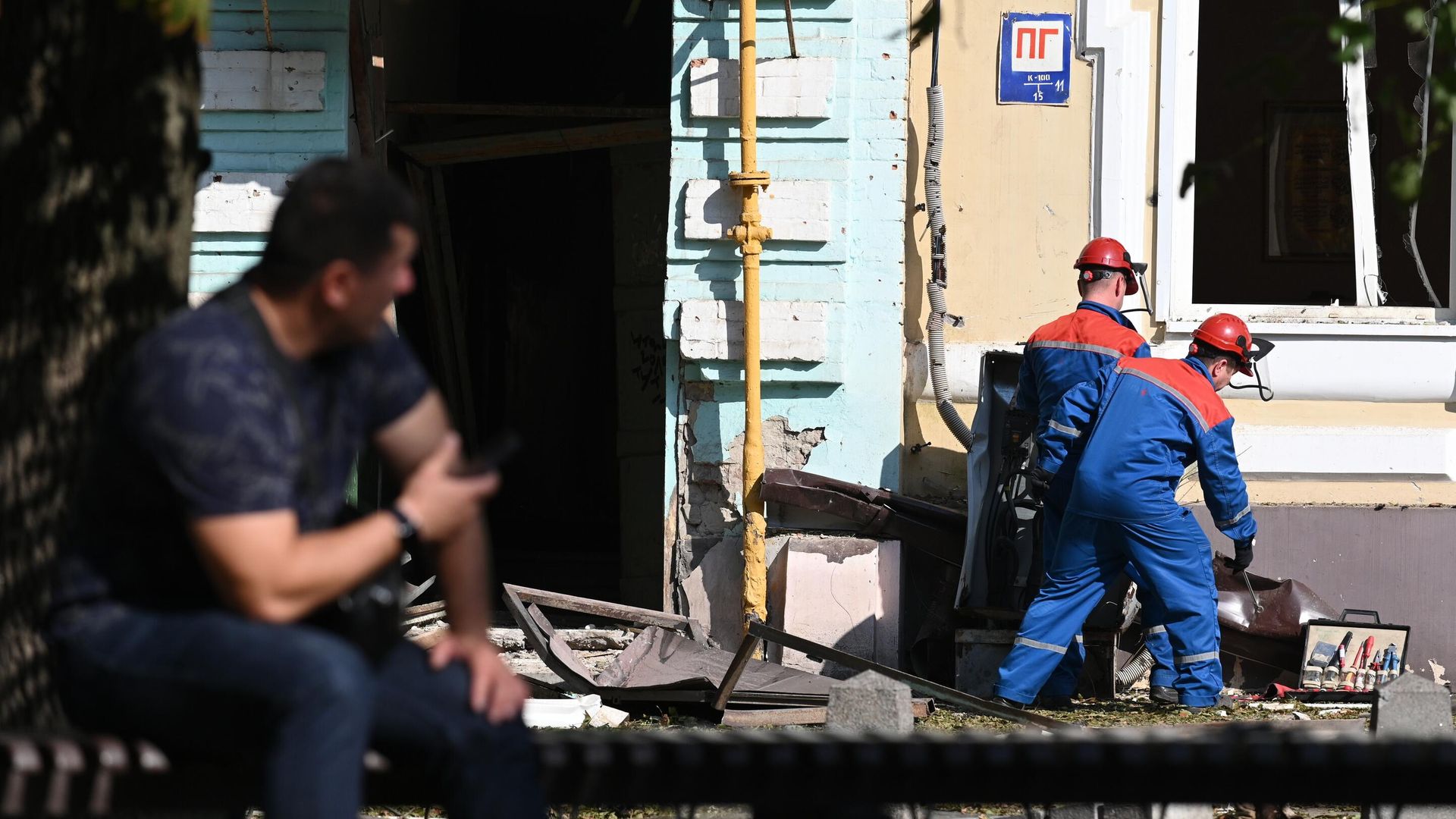 Последствия падения беспилотника в Ростове-на-Дону. 7 сентября 2023 Последствия падения беспилотника в Ростове-на-Дону. 7 сентября 2023 - РИА Новости, 1920, 07.09.2023
