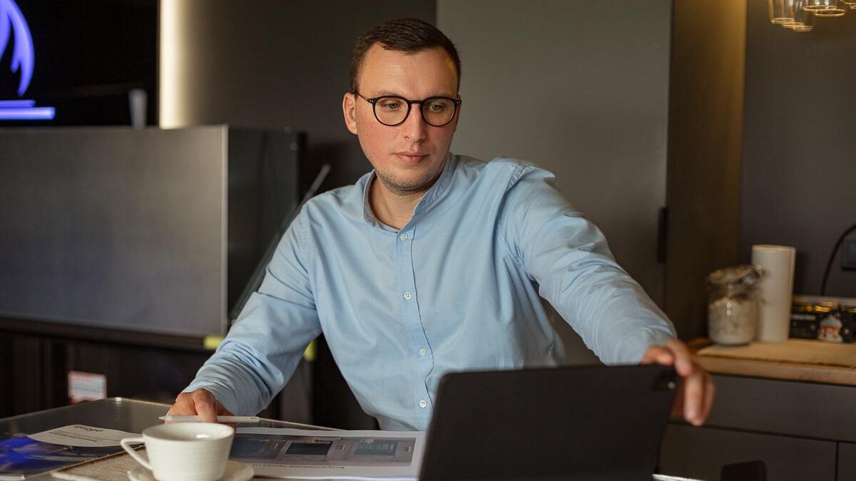 Генеральный директор компании Kaminwood Денис Клабуков Генеральный директор компании Kaminwood Денис Клабуков - РИА Новости, 1920, 04.10.2023