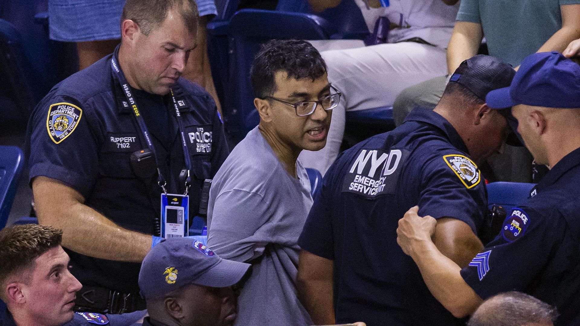 Задержание экоактивиста на матче US Open Задержание экоактивиста на матче US Open - РИА Новости, 1920, 08.09.2023