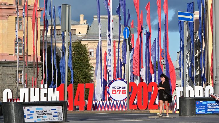 Праздничная инсталляция ко Дню города в Москве Праздничная инсталляция ко Дню города в Москве