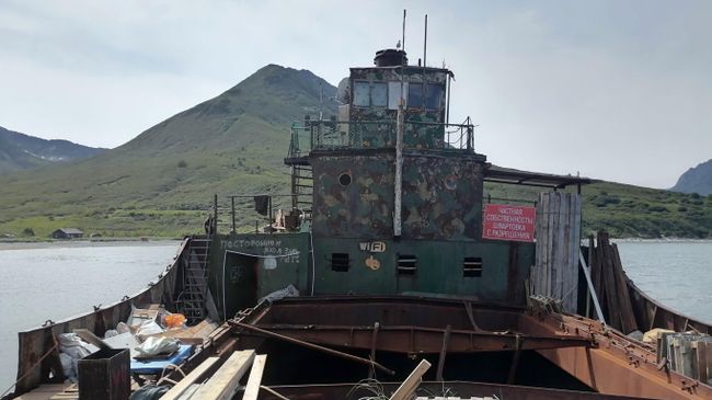 На сухогрузе в бухте Русская На сухогрузе в бухте Русская