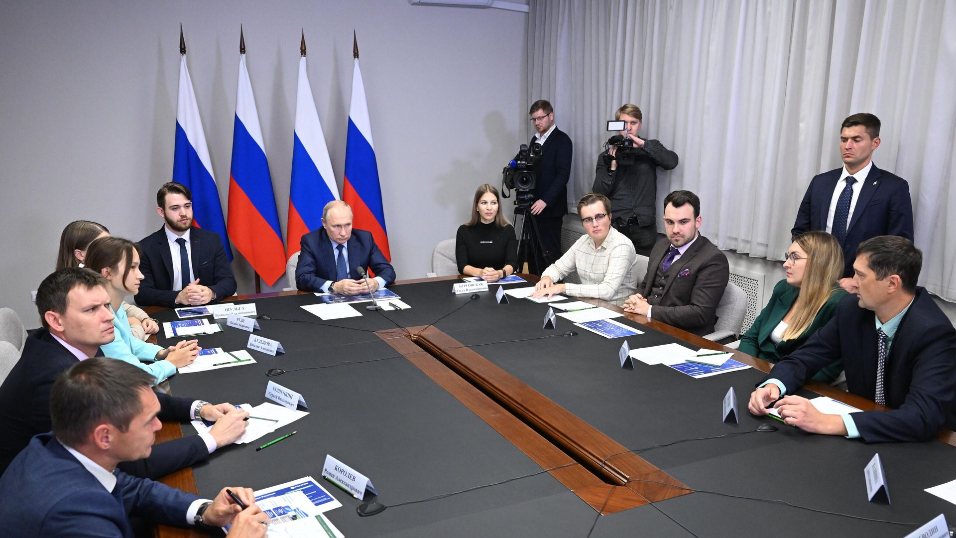Владимир Путин во время встречи с молодыми учеными Российского федерального ядерного центра Владимир Путин во время встречи с молодыми учеными Российского федерального ядерного центра - РИА Новости, 1920, 08.09.2023