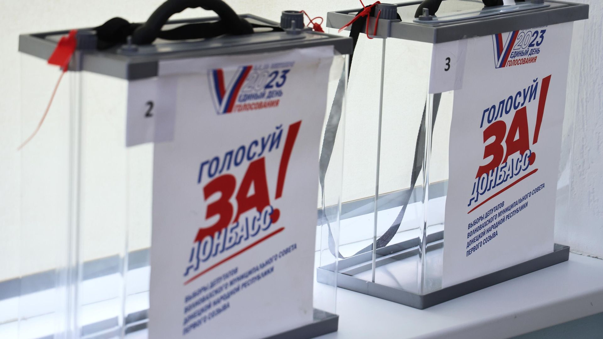 Урны для выездного голосования во время выборов в парламент и органы самоуправления в Волновахе Урны для выездного голосования во время выборов в парламент и органы самоуправления в Волновахе - РИА Новости, 1920, 11.09.2023
