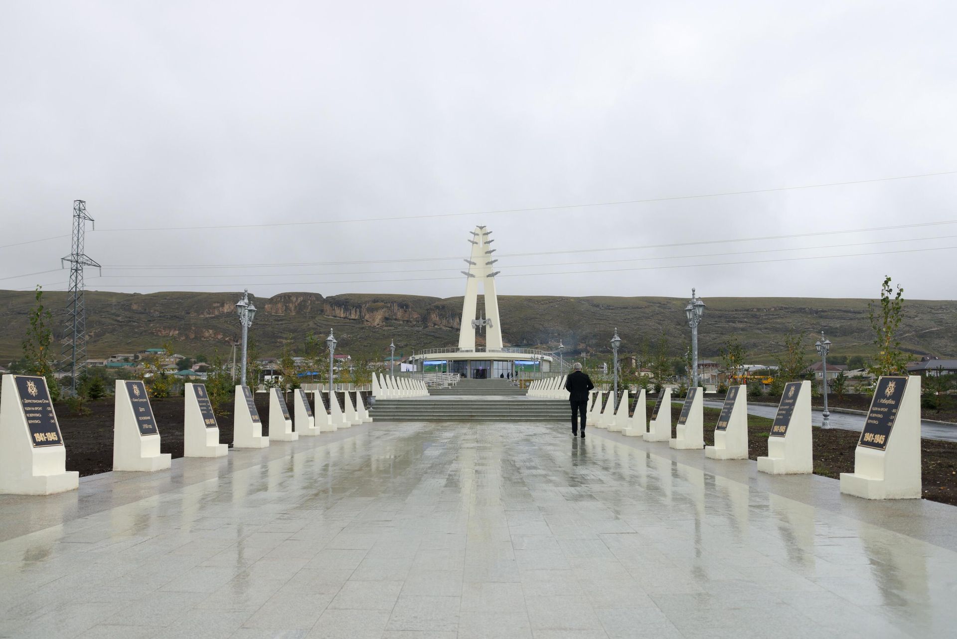 Мемориальный комплекс Белые журавли в селе Цада Хунзахского район Мемориальный комплекс Белые журавли в селе Цада Хунзахского район - РИА Новости, 1920, 09.09.2023