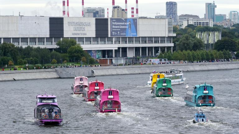 Парад судов на Москве-реке в честь Дня города Парад судов на Москве-реке в честь Дня города