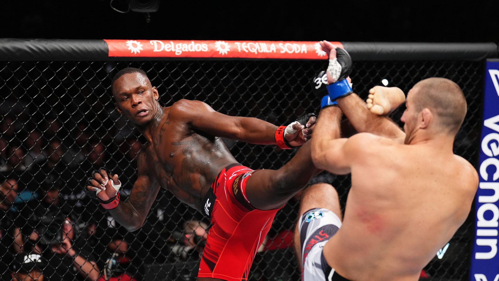 Бойцы UFC Шон Стрикленд и Исраэль Адесанья Бойцы UFC Шон Стрикленд и Исраэль Адесанья - РИА Новости, 1920, 18.08.2024