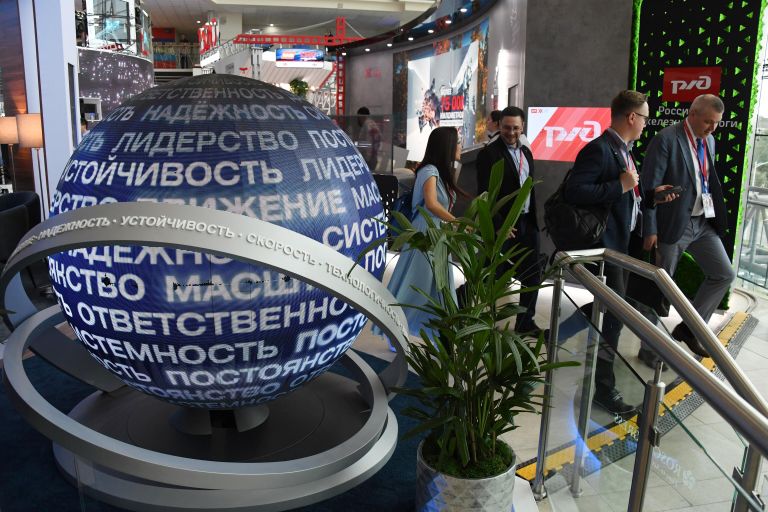 Участники Восточного экономического форума во Владивостоке Участники Восточного экономического форума во Владивостоке