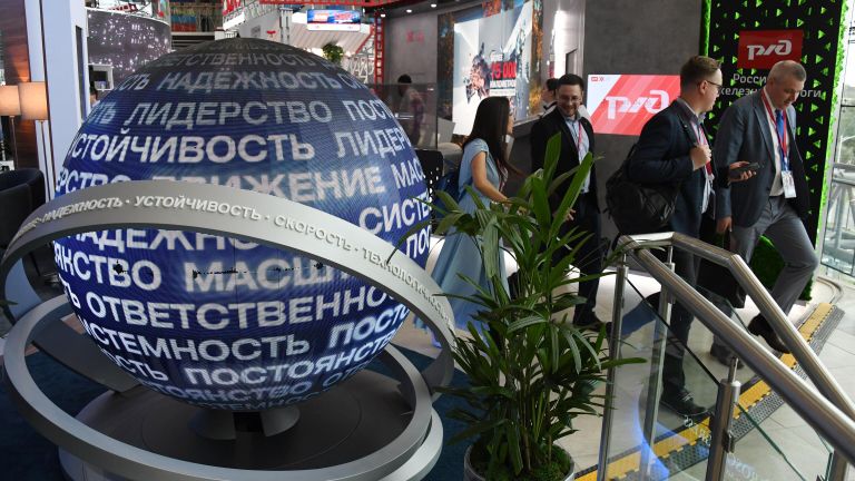 Участники Восточного экономического форума во Владивостоке