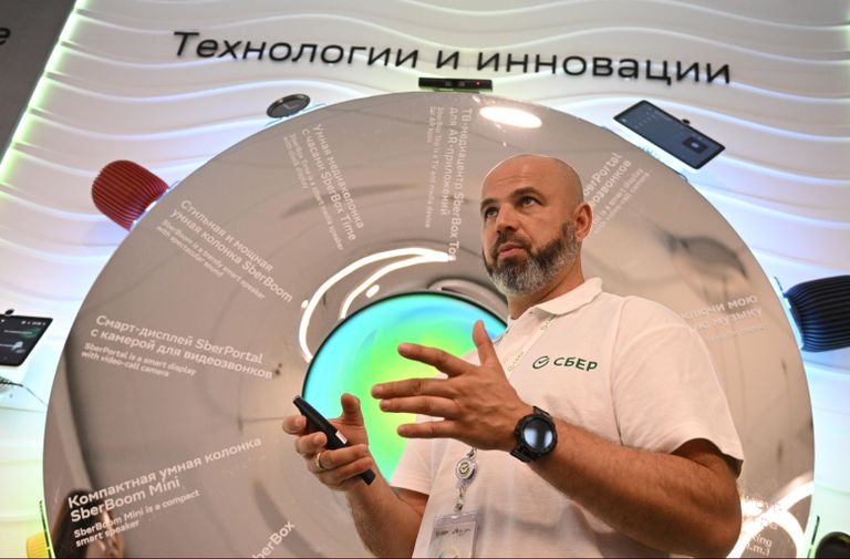 Стенд Сбера на Восточном экономическом форуме во Владивостоке Стенд Сбера на Восточном экономическом форуме во Владивостоке