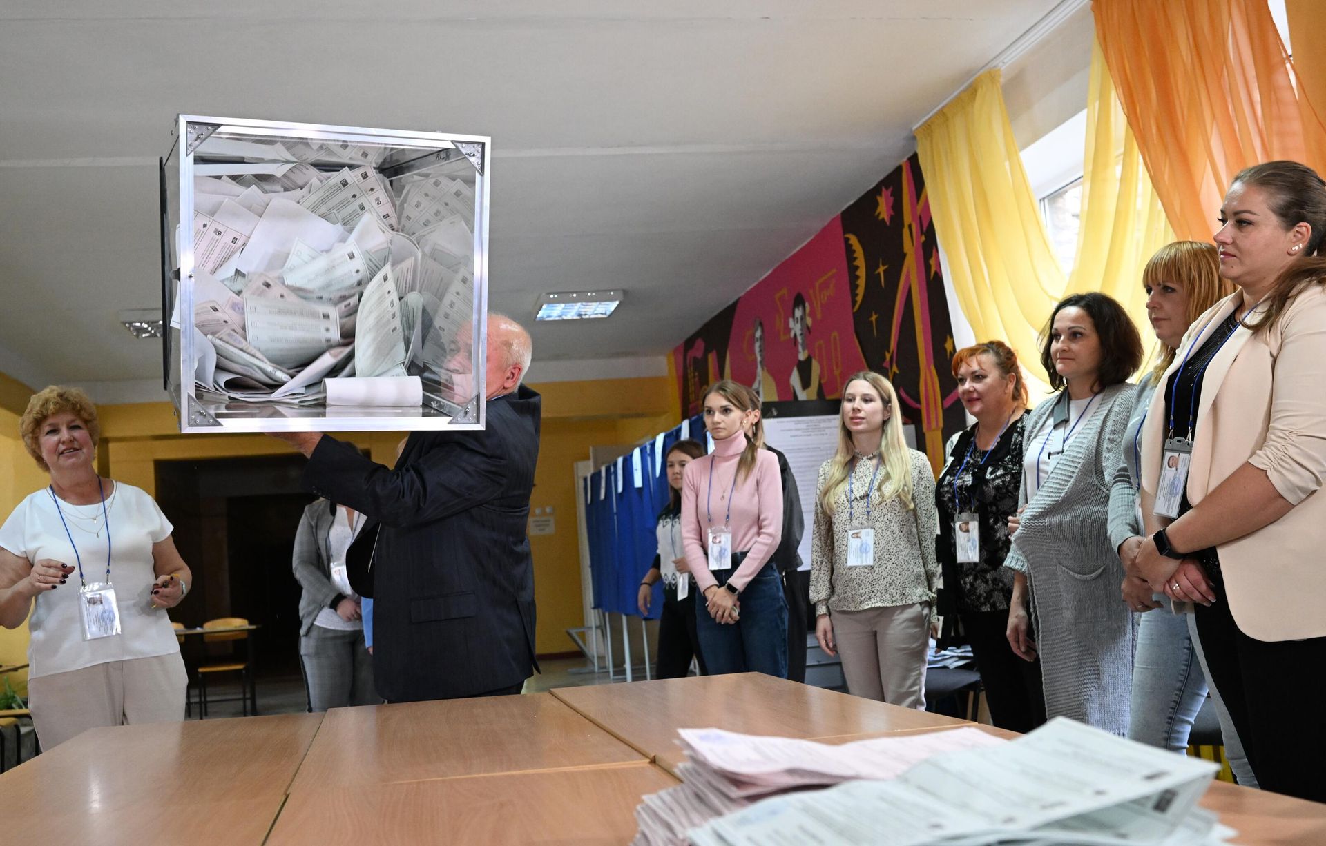 Подсчет голосов на выборах депутатов Народного совета и депутатов городского округа Луганска Подсчет голосов на выборах депутатов Народного совета и депутатов городского округа Луганска - РИА Новости, 1920, 11.09.2023