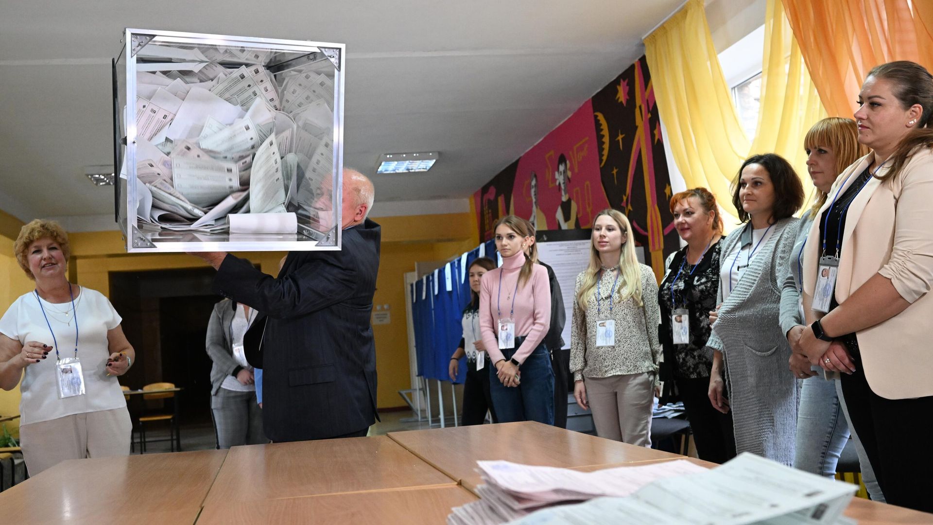 Подсчет голосов на выборах депутатов Народного совета и депутатов городского округа Луганска Подсчет голосов на выборах депутатов Народного совета и депутатов городского округа Луганска - РИА Новости, 1920, 10.09.2023