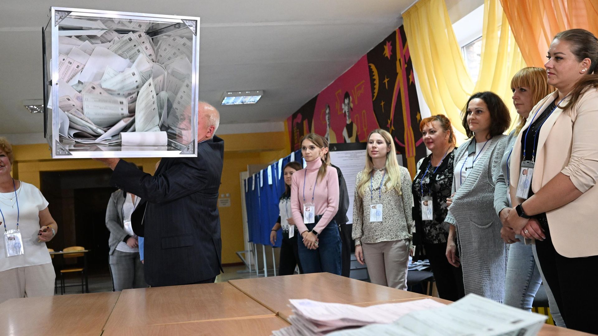 Подсчет голосов на выборах депутатов Народного совета и депутатов городского округа Луганска Подсчет голосов на выборах депутатов Народного совета и депутатов городского округа Луганска - РИА Новости, 1920, 12.09.2023