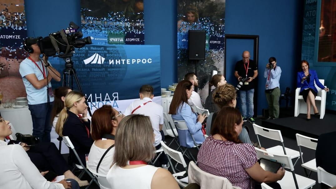 Интеррос открыл собственную гостиную на ВЭФ-2023 Интеррос открыл собственную гостиную на ВЭФ-2023 - РИА Новости, 1920, 11.09.2023
