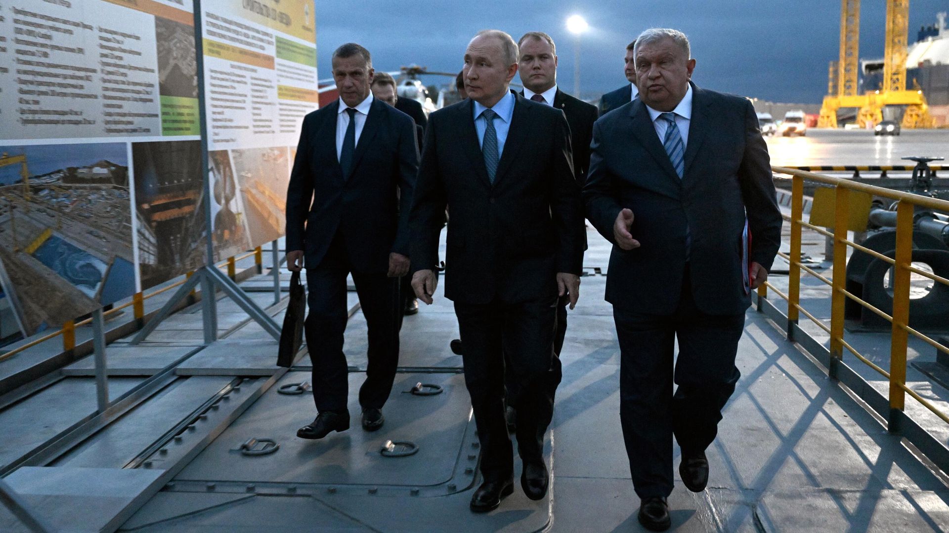Президент РФ Владимир Путин на судостроительном комплексе Звезда в Приморском крае Президент РФ Владимир Путин на судостроительном комплексе Звезда в Приморском крае - РИА Новости, 1920, 11.09.2023