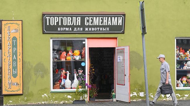 Вывески в историческом центре Рыбинска изготовлены по дореволюционным образцам, Ярославская область Вывески в историческом центре Рыбинска изготовлены по дореволюционным образцам, Ярославская область