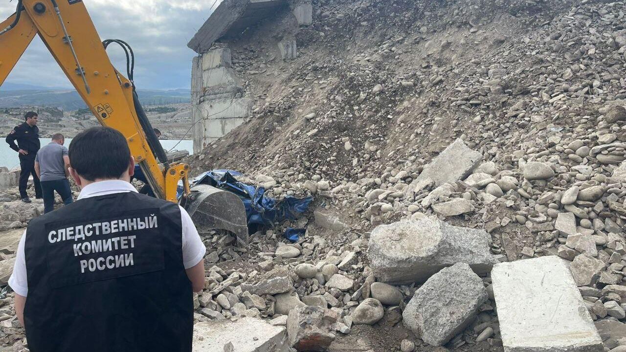 Обрушение стены повлекшее смерть женщины в селе Чиркей Буйнакского района Республики Дагестан Обрушение стены повлекшее смерть женщины в селе Чиркей Буйнакского района Республики Дагестан - РИА Новости, 1920, 11.09.2023