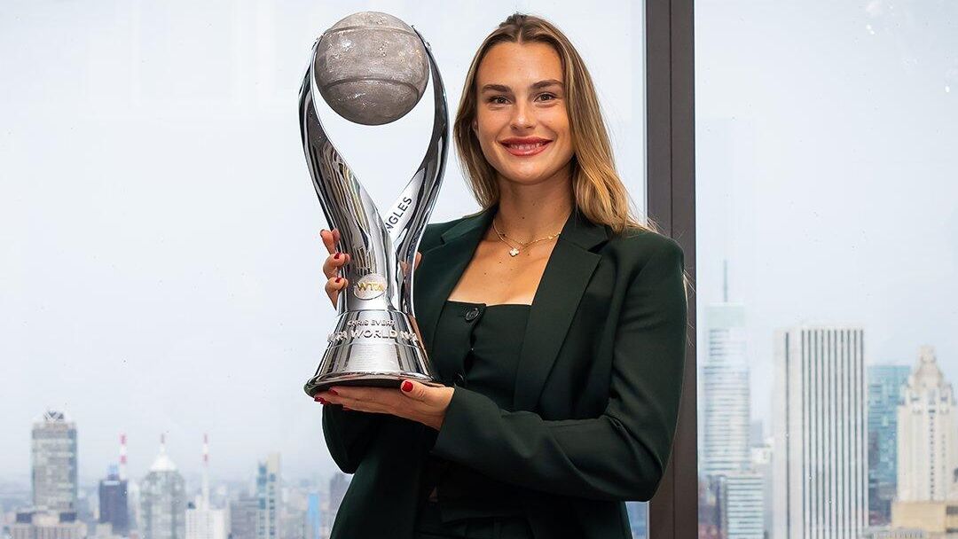 Теннисистка Арина Соболенко с призом первой ракетки мира WTA Теннисистка Арина Соболенко с призом первой ракетки мира WTA - РИА Новости, 1920, 03.11.2024
