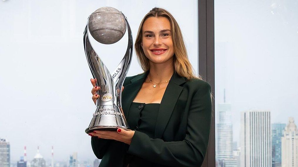 Теннисистка Арина Соболенко с призом первой ракетки мира WTA Теннисистка Арина Соболенко с призом первой ракетки мира WTA - РИА Новости, 1920, 03.11.2024