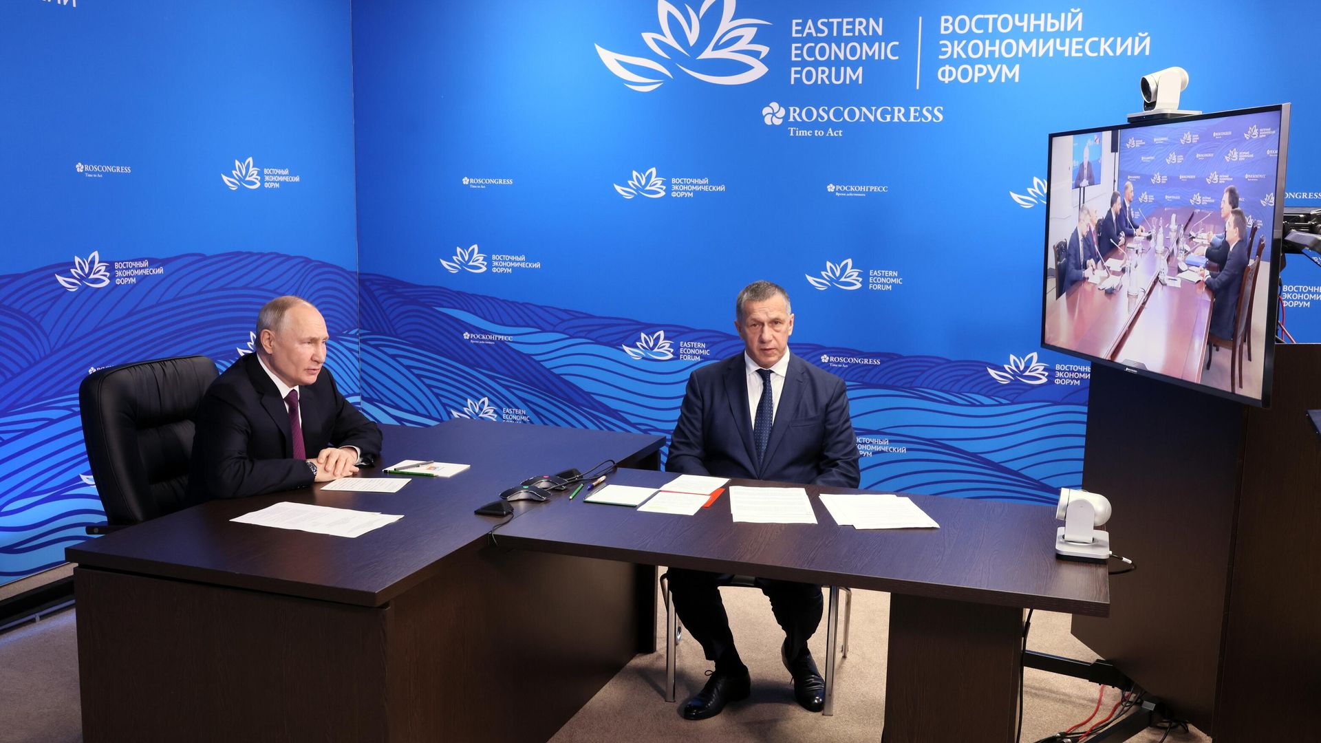 Президент РФ Владимир Путин проводит встречу с представителями бизнеса, экспертного сообщества - модераторами сессий Восточного экономического форума Президент РФ Владимир Путин проводит встречу с представителями бизнеса, экспертного сообщества - модераторами сессий Восточного экономического форума - РИА Новости, 1920, 12.09.2023