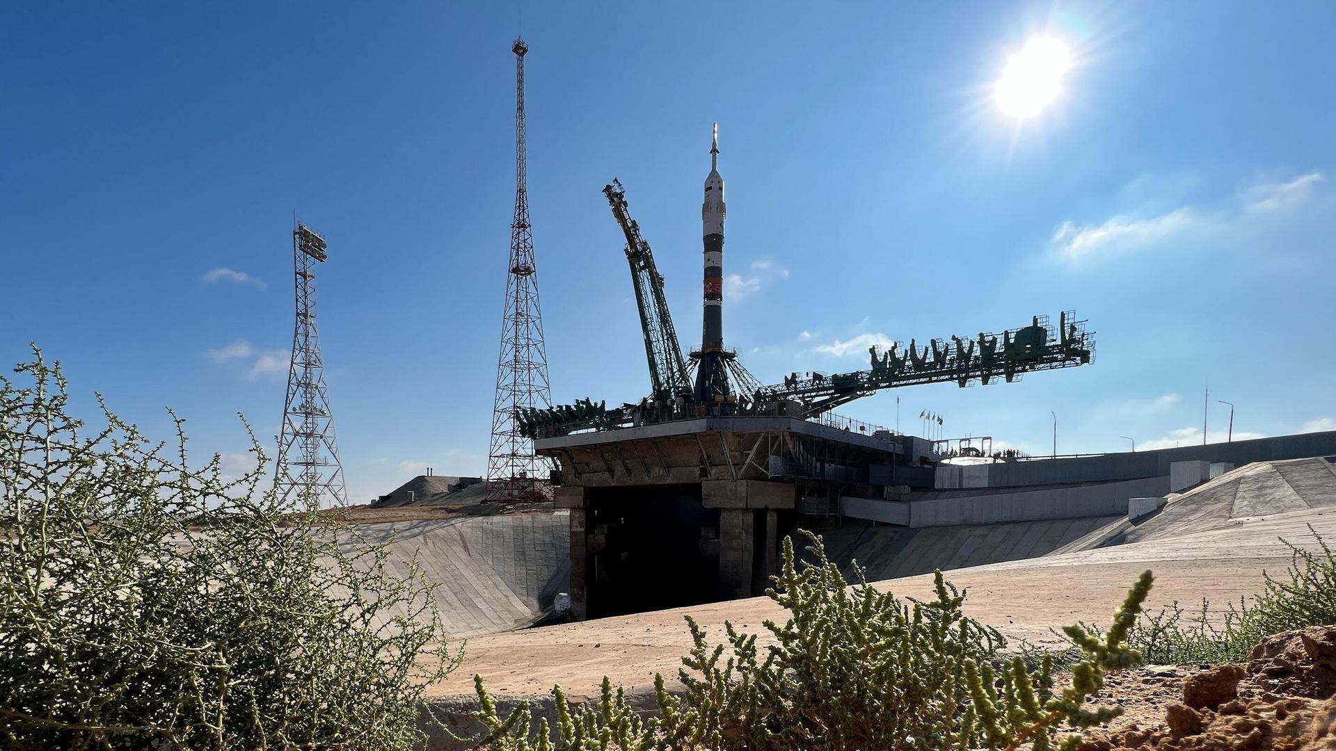 Установка на стартовый стол ракеты Союз-2.1а с грузовым кораблем Союз МС-24 на стартовый комплекс космодрома Байконур Установка на стартовый стол ракеты Союз-2.1а с грузовым кораблем Союз МС-24 на стартовый комплекс космодрома Байконур - РИА Новости, 1920, 11.07.2024