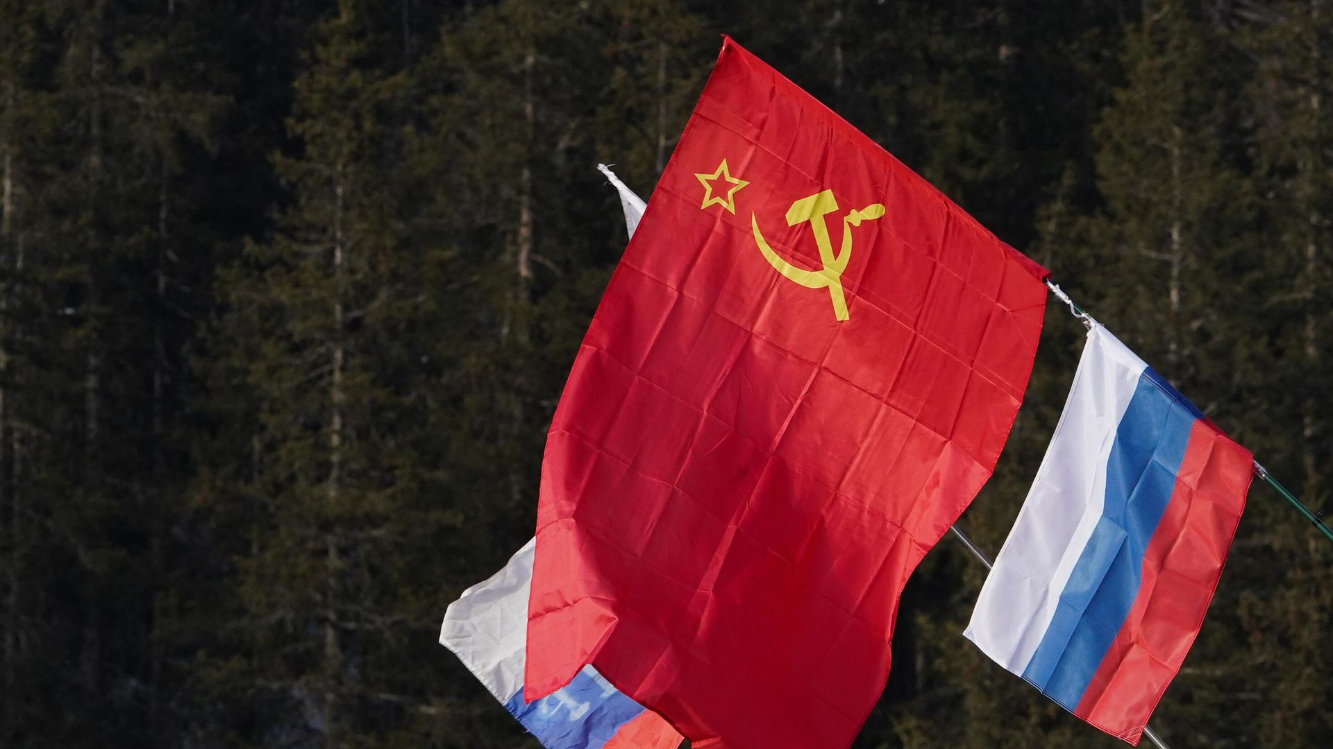 Флаги СССР и России на стадионе Флаги СССР и России на стадионе - РИА Новости, 1920, 12.09.2023