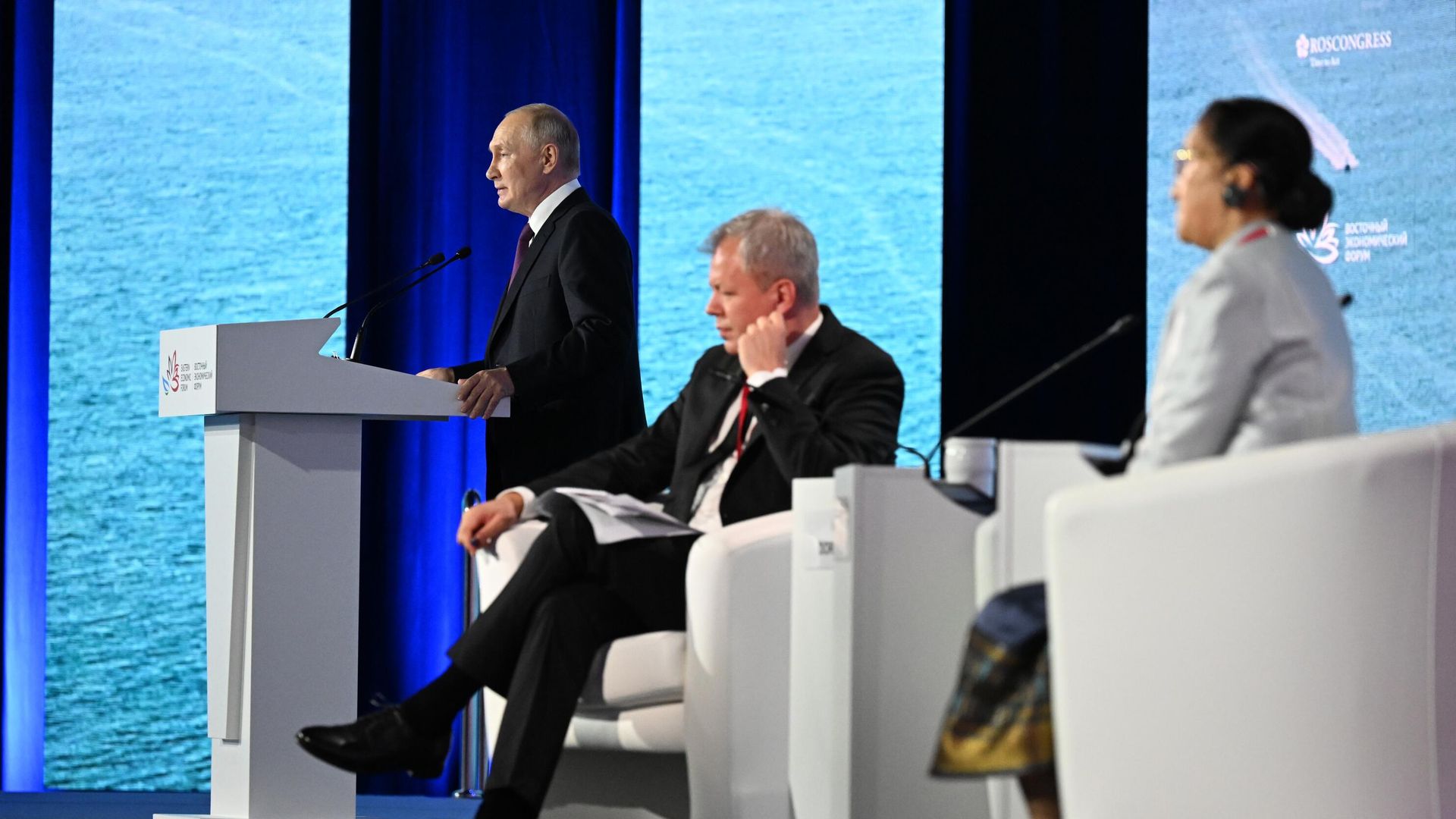 Президент РФ Владимир Путин выступает на пленарной сессии VIII Восточного экономического форума Президент РФ Владимир Путин выступает на пленарной сессии VIII Восточного экономического форума - РИА Новости, 1920, 12.09.2023