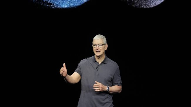 Генеральный директор Apple Тим Кук во время анонса новых продуктов в кампусе компании Apple