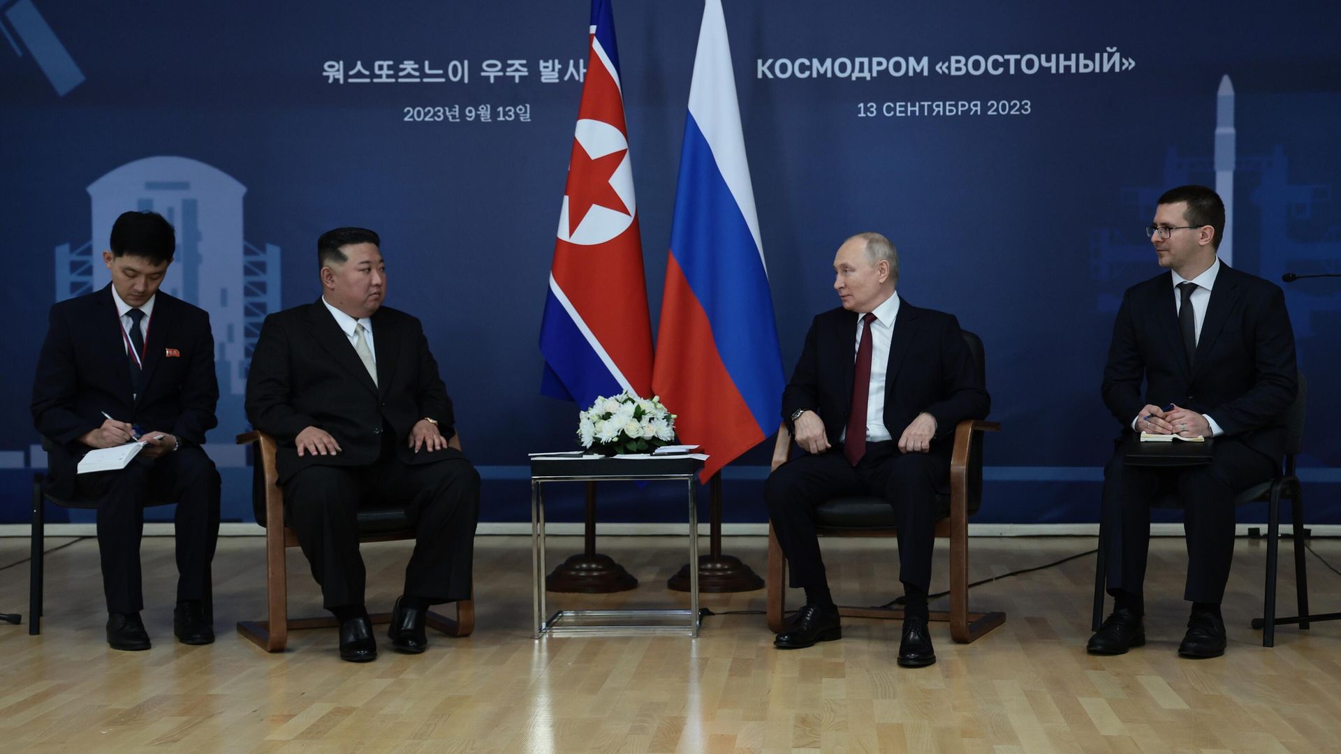 Президент РФ Владимир Путин председатель Государственного совета КНДР Ким Чен Ын во время встречи на космодроме Восточный Президент РФ Владимир Путин председатель Государственного совета КНДР Ким Чен Ын во время встречи на космодроме Восточный - РИА Новости, 1920, 20.09.2023