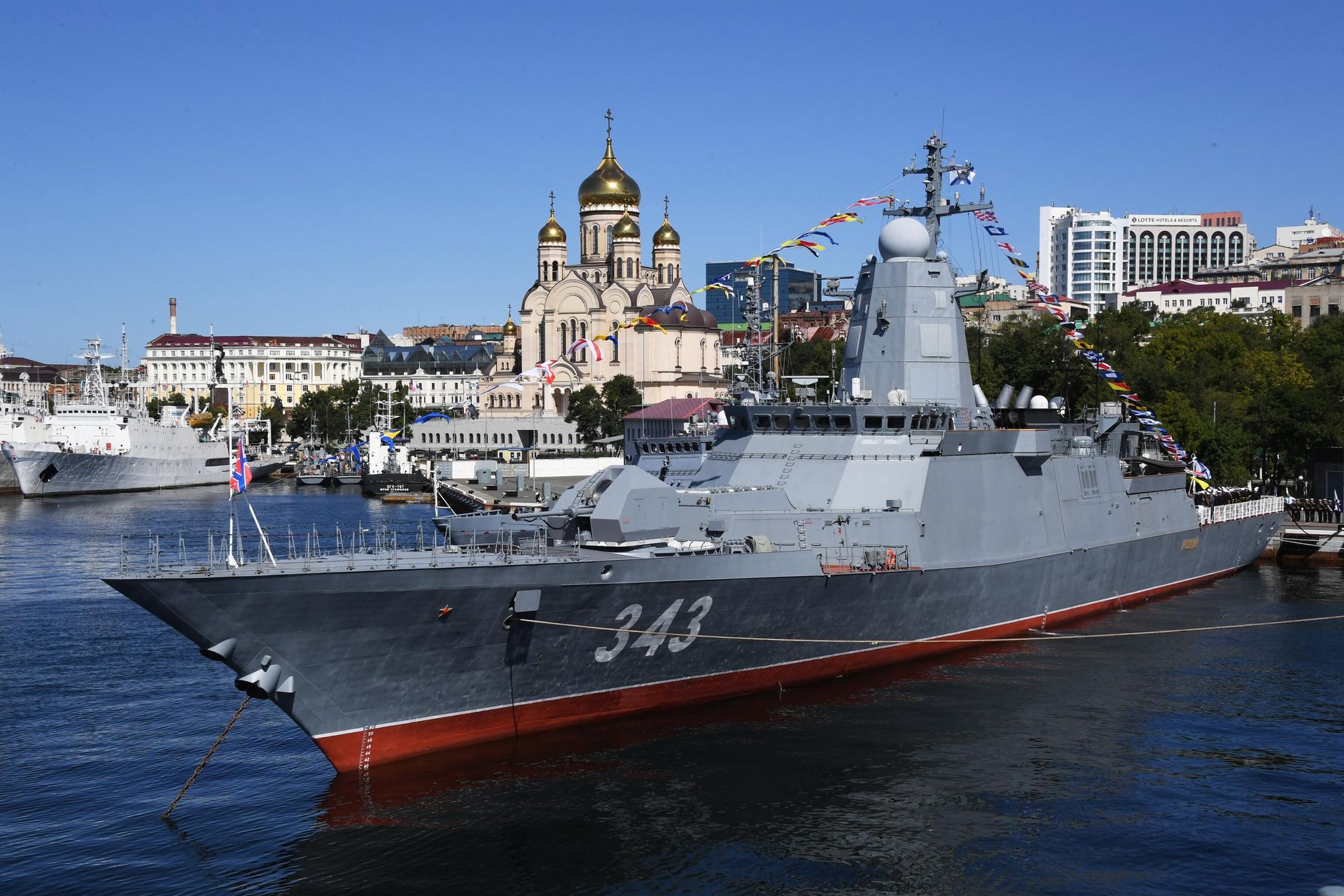 Торжественная церемония приёма в корабельный состав ВМФ России новейшего корвета Резкий Торжественная церемония приёма в корабельный состав ВМФ России новейшего корвета Резкий - РИА Новости, 1920, 12.05.2025