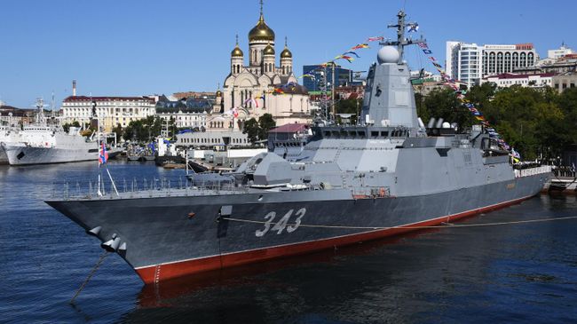 Торжественная церемония приёма в корабельный состав ВМФ России новейшего корвета Резкий