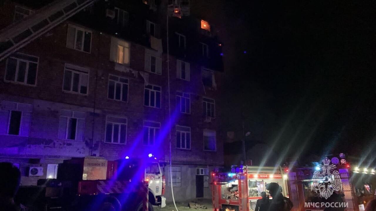 Пожар после взрыва газа в жилом доме в Махачкале Пожар после взрыва газа в жилом доме в Махачкале - РИА Новости, 1920, 14.09.2023
