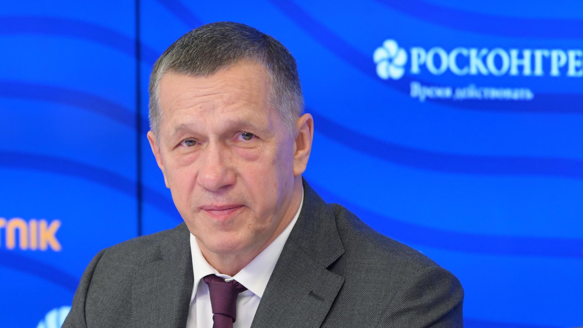 Заместитель председателя правительства РФ - полномочный представитель президента РФ в Дальневосточном федеральном округе Юрий Трутнев - РИА Новости, 1920