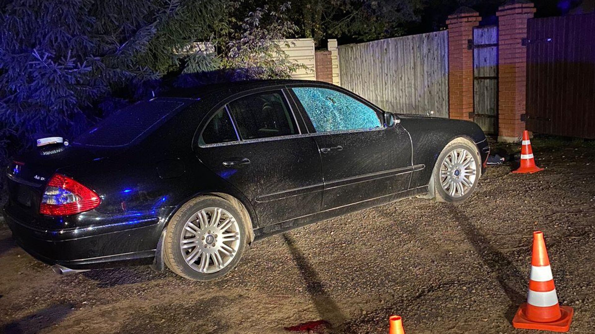 Автомобиль, на котором застреливший сотрудника Госавтоинспекции мужчина пытался скрыться от погони Автомобиль, на котором застреливший сотрудника Госавтоинспекции мужчина пытался скрыться от погони - РИА Новости, 1920, 16.09.2023