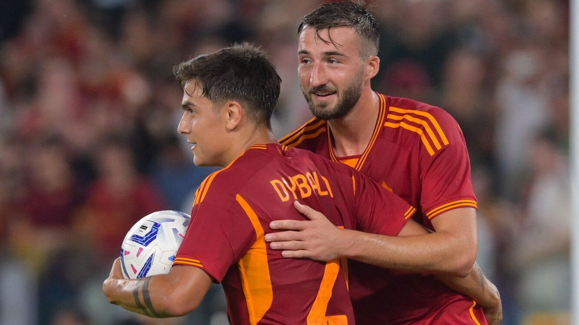 Футболисты Ромы Пауло Дибала и Брайан Кристанте Футболисты Ромы Пауло Дибала и Брайан Кристанте - РИА Новости, 1920, 17.09.2023