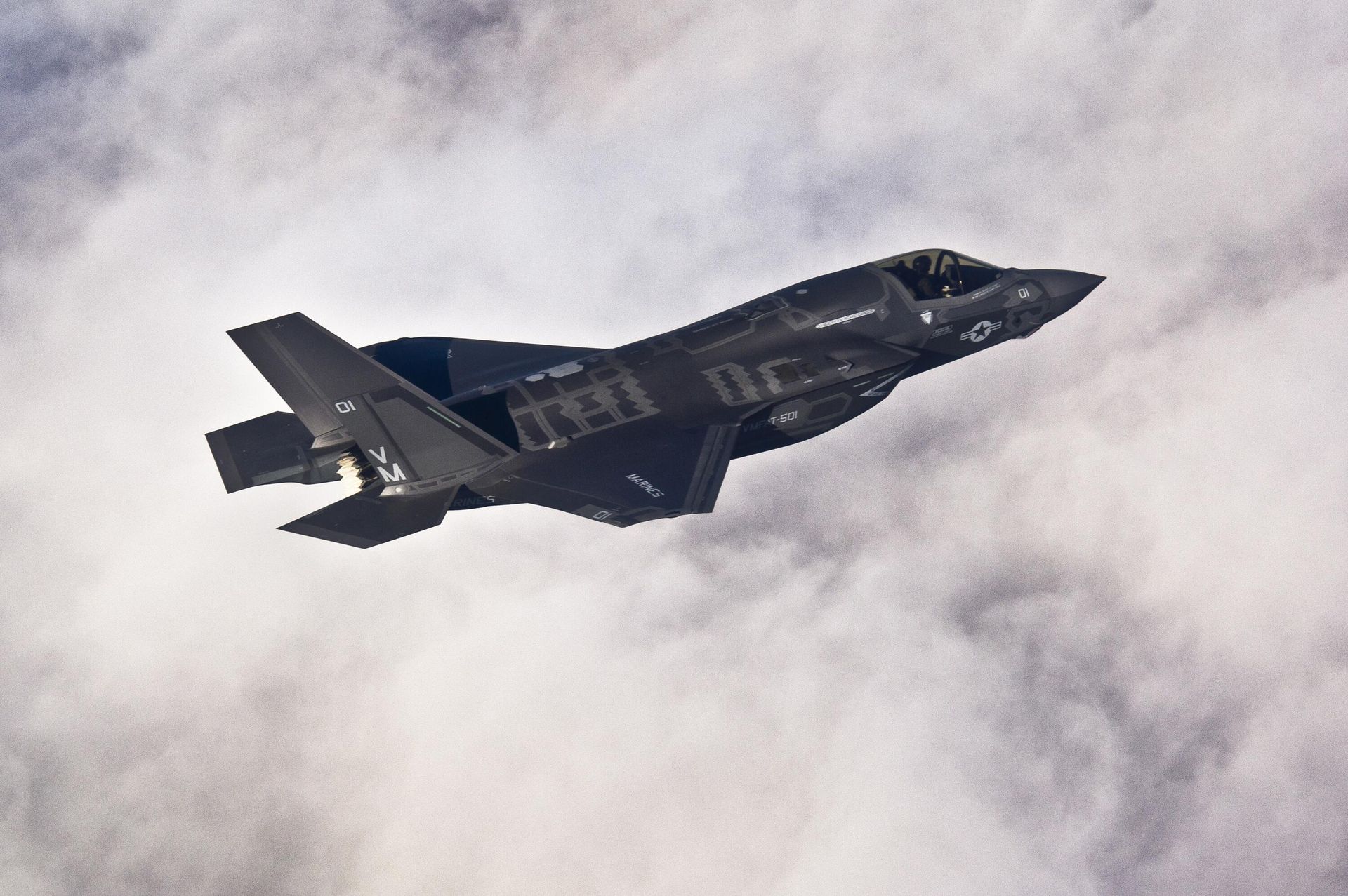 Самолет F-35B 501-й учебной эскадрильи истребителей морской пехоты США Самолет F-35B 501-й учебной эскадрильи истребителей морской пехоты США - РИА Новости, 1920, 19.11.2024