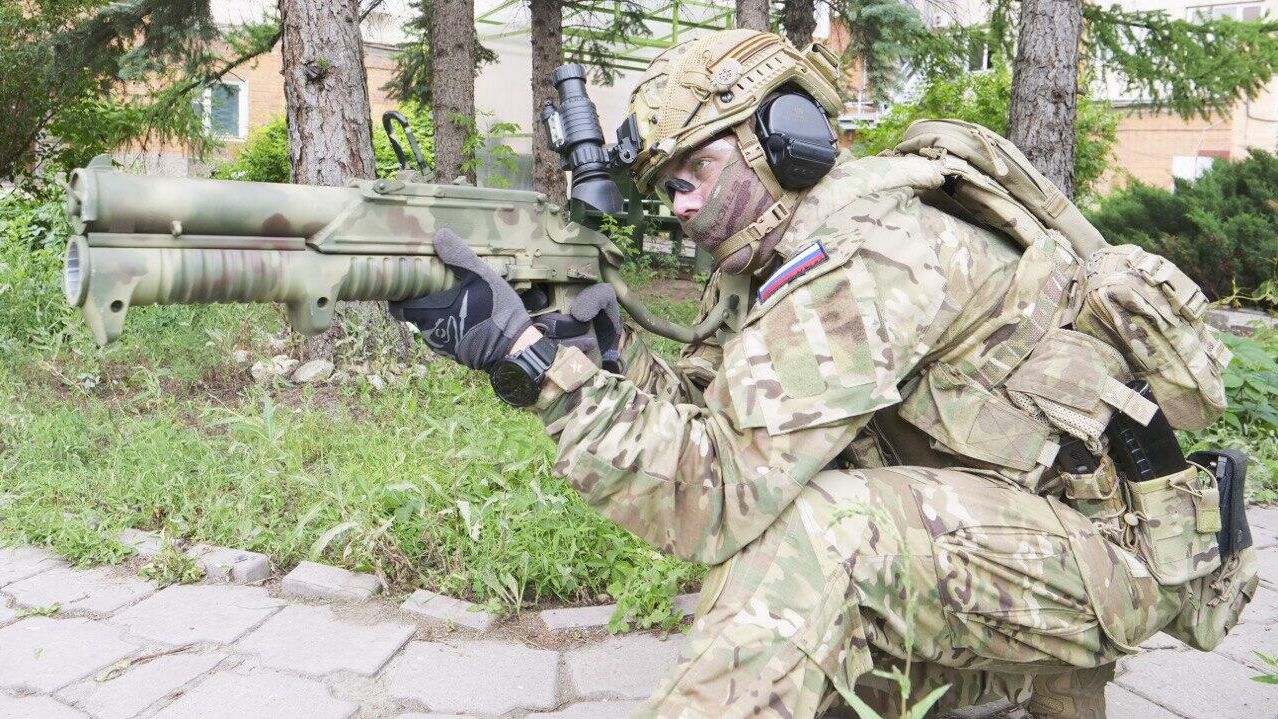 Солдат с гранатометом ГМ-94 Солдат с гранатометом ГМ-94 - РИА Новости, 1920, 19.09.2023