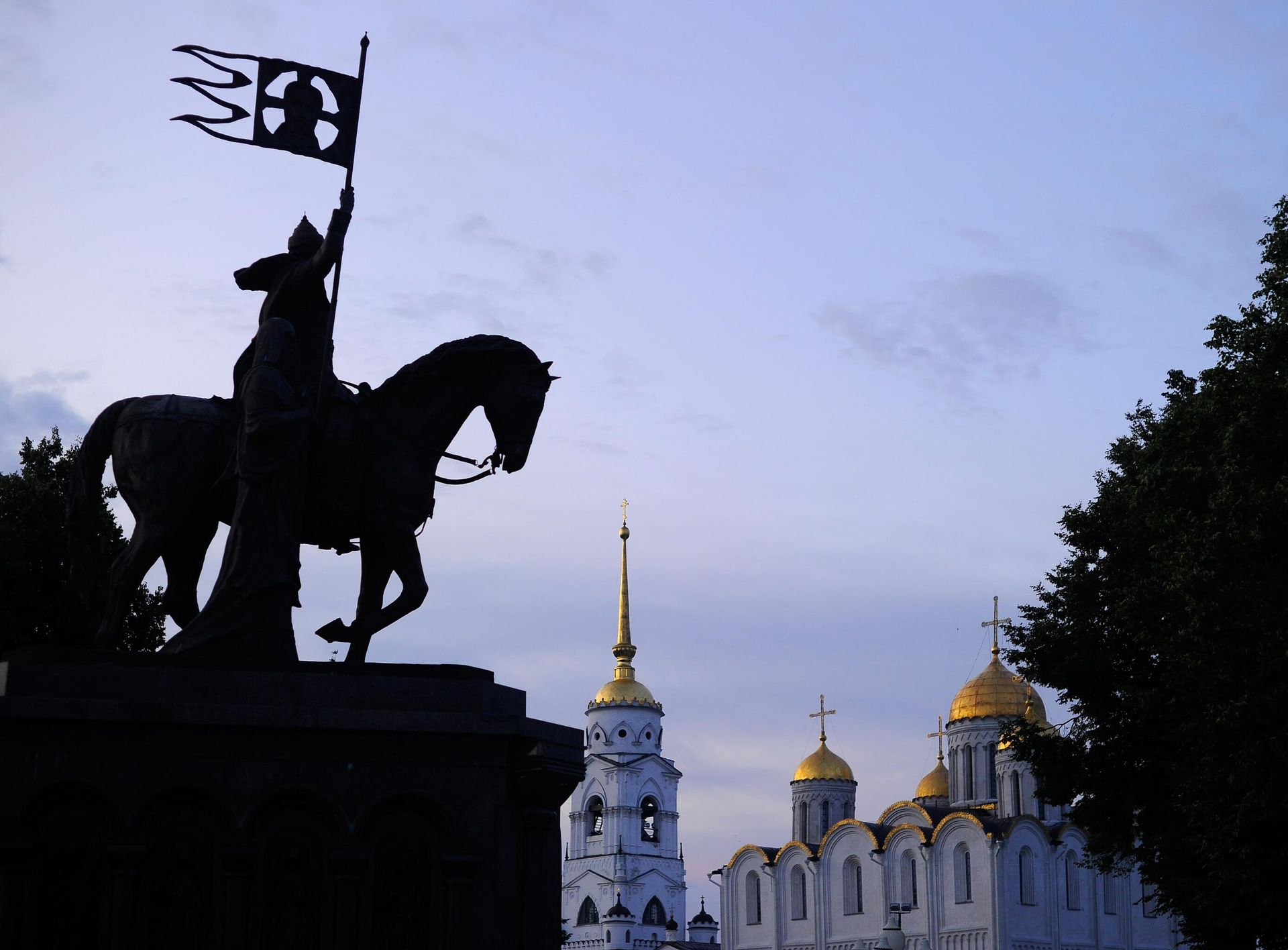 Памятник князю Владимиру и святителю Феодору и Успенский сбор во Владимире - РИА Новости, 1920, 09.06.2026