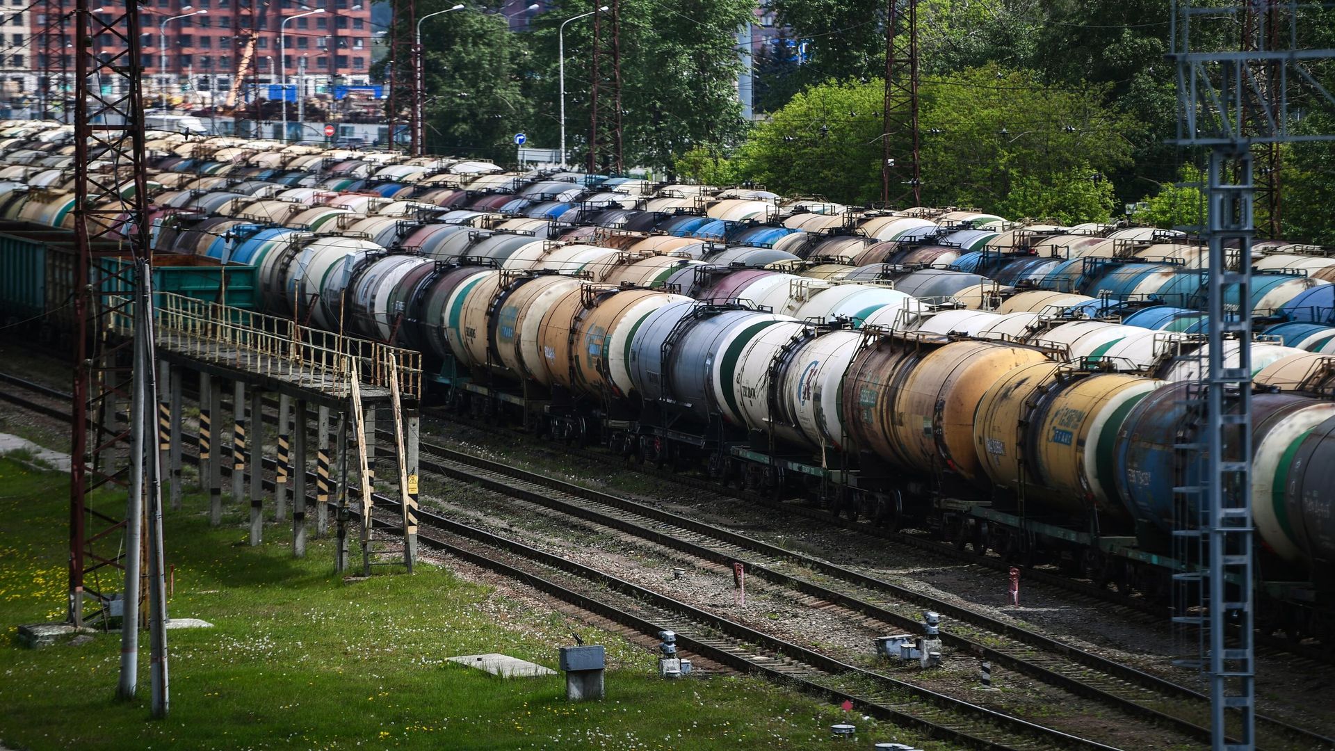 Железнодорожные вагоны-цистерны для перевозки нефти и топлива Железнодорожные вагоны-цистерны для перевозки нефти и топлива - РИА Новости, 1920, 23.07.2024