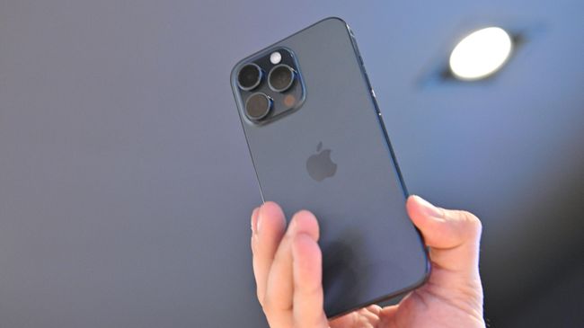 Смартфон iPhone 15