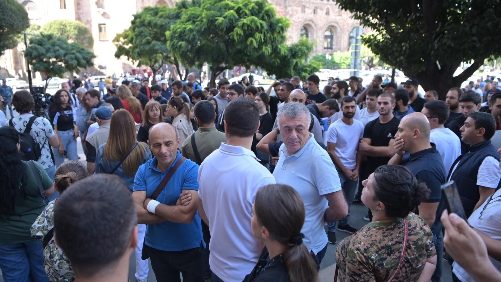 Участники протеста на фоне эскалации в Нагорном Карабахе на площади Республики в Ереване Участники протеста на фоне эскалации в Нагорном Карабахе на площади Республики в Ереване - РИА Новости, 1920, 28.09.2023