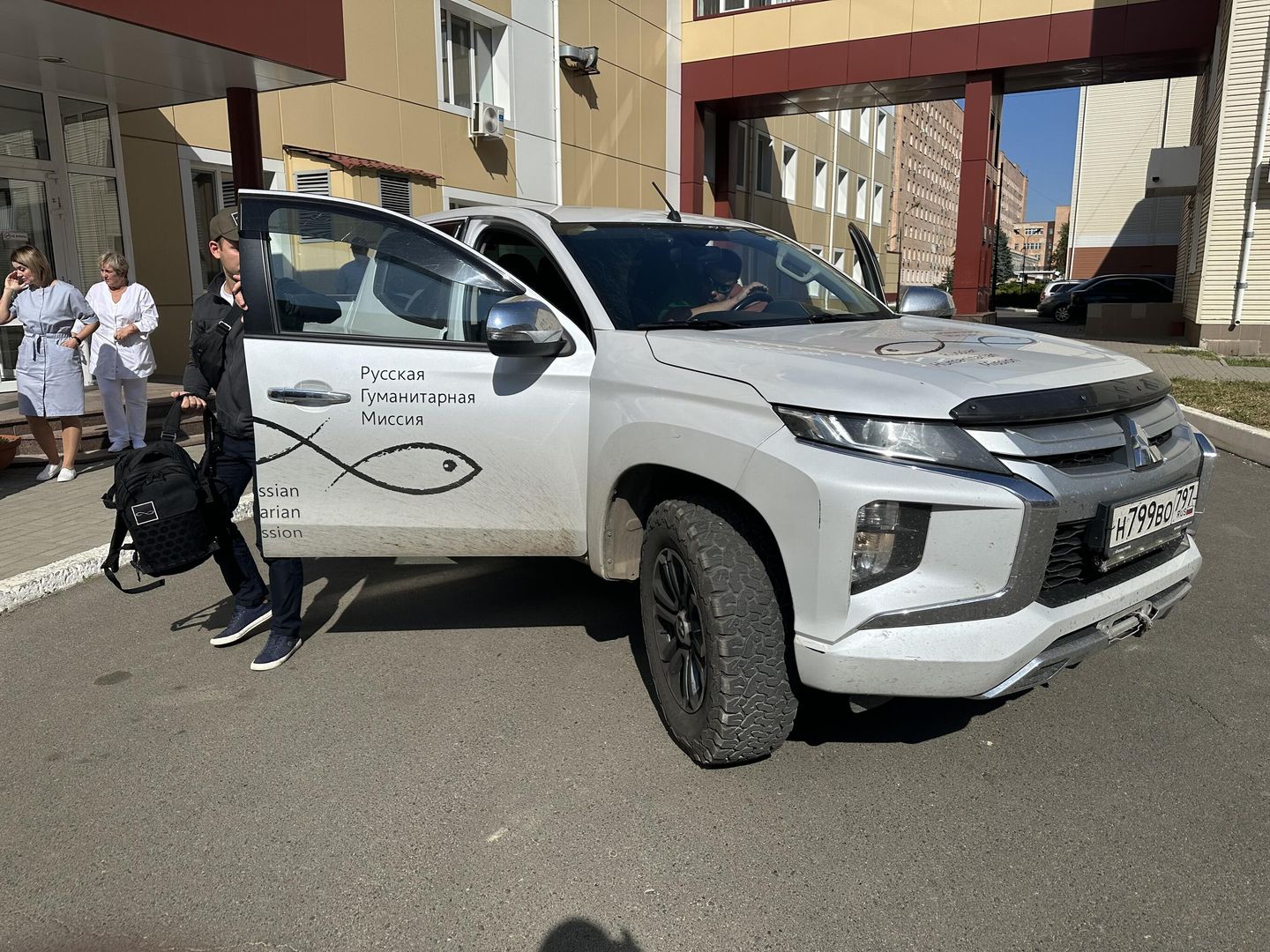 Пикап РГМ во дворе Луганской республиканской клинической больницы Пикап РГМ во дворе Луганской республиканской клинической больницы