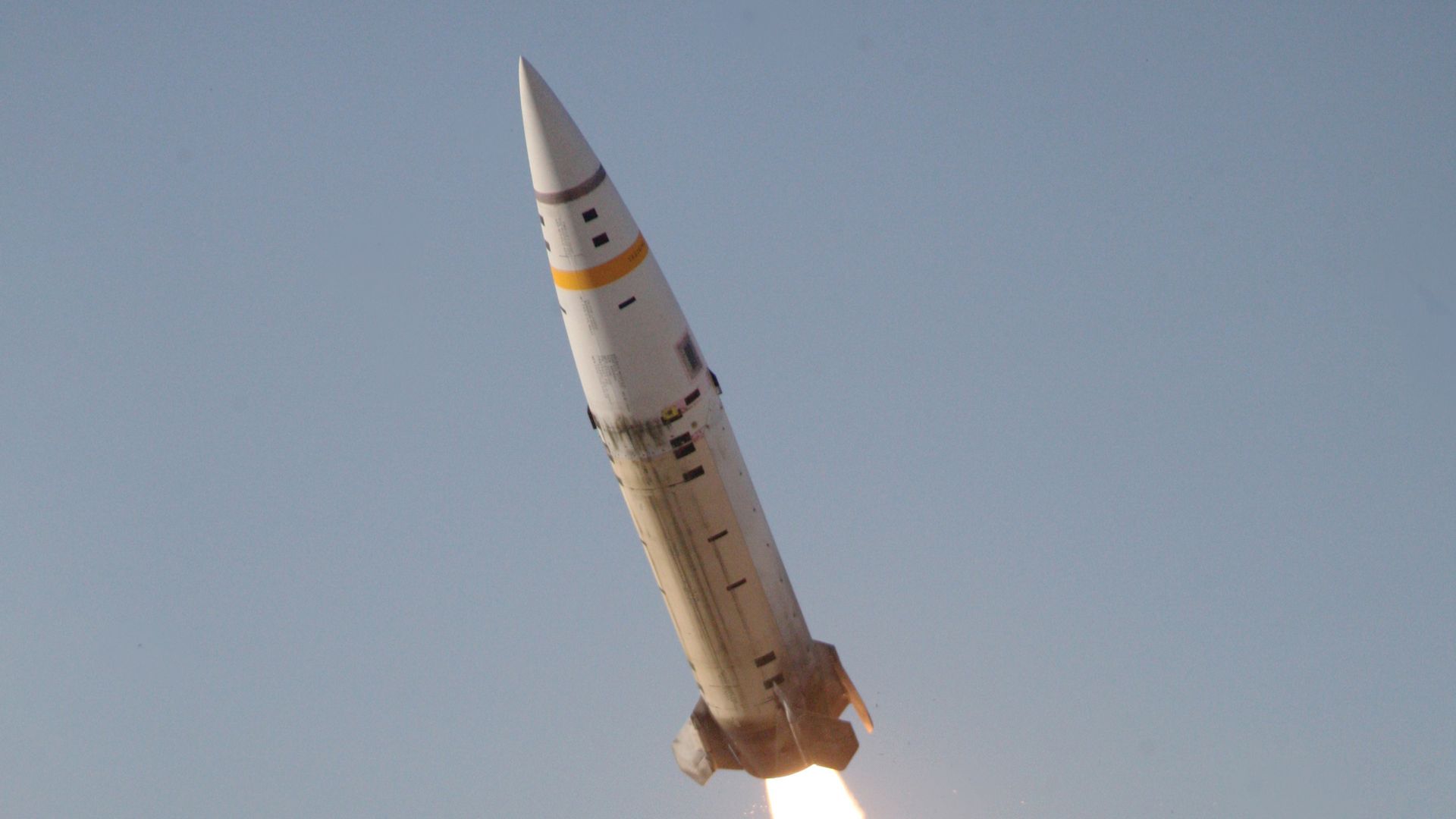 Пуск ракеты ATACMS из РСЗО M142 HIMARS Пуск ракеты ATACMS из РСЗО M142 HIMARS - РИА Новости, 1920, 20.11.2024