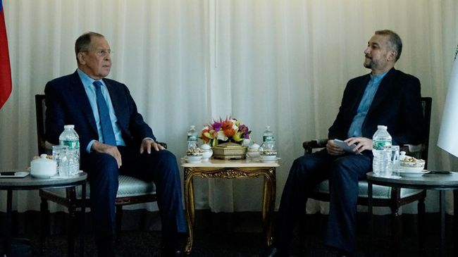 Министр иностранных дел РФ Сергей Лавров и министр иностранных дел Ирана Хосейн Амир Абдоллахиян во время встречи на полях 78-й сессии Генеральной ассамблеи ООН в Нью-Йорке. 22 сентября 2023