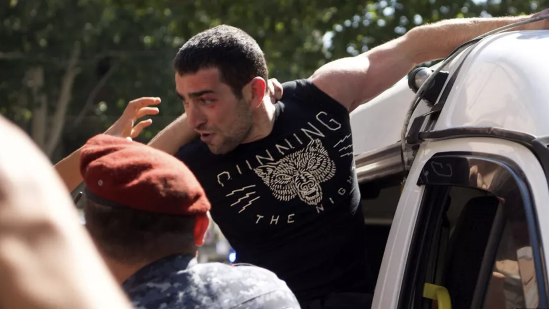 Полиция задерживает Левона Кочаряна во время протестов на фоне эскалации в Нагорном Карабахе Полиция задерживает Левона Кочаряна во время протестов на фоне эскалации в Нагорном Карабахе - РИА Новости, 1920, 25.09.2023