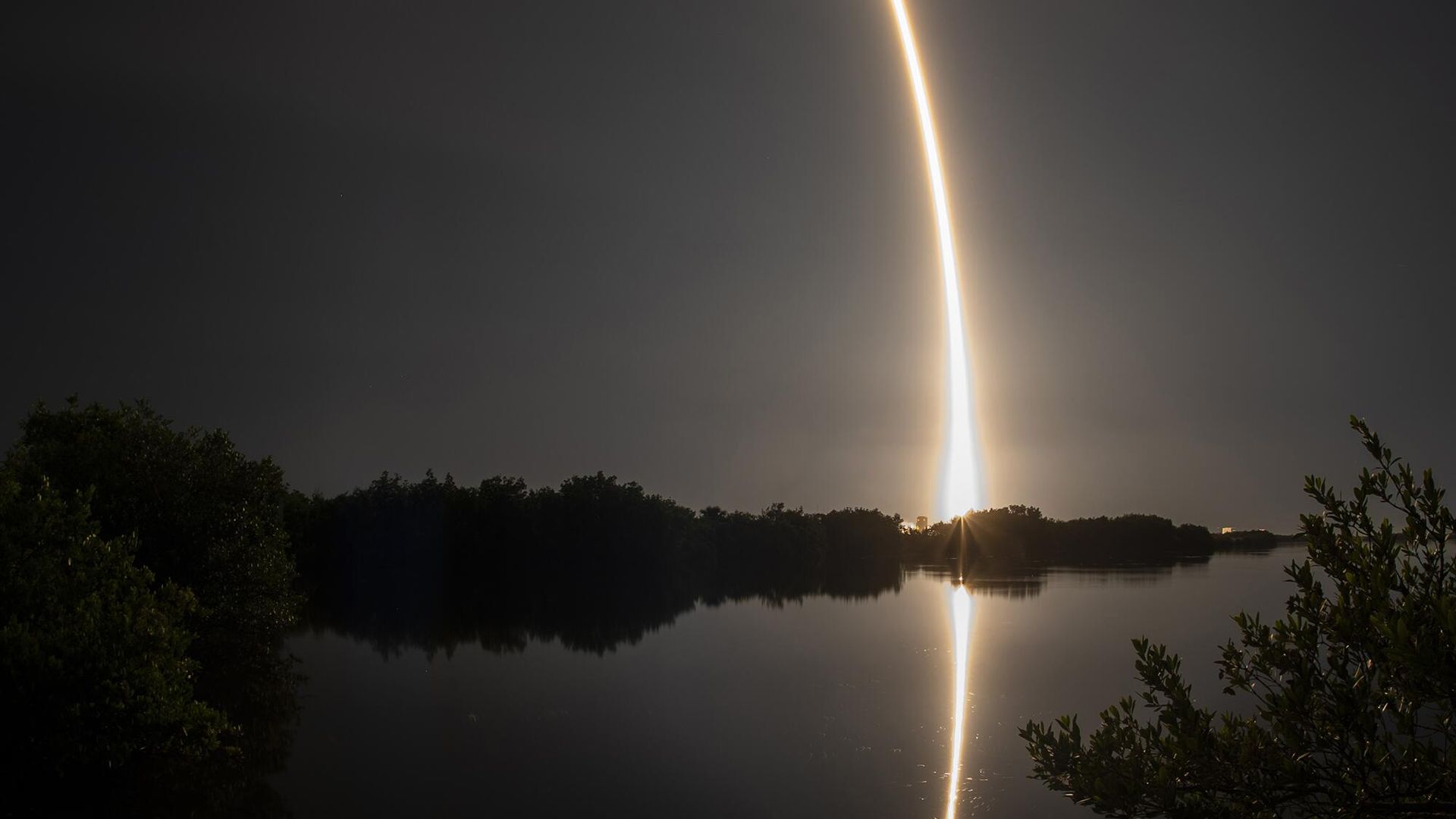 Запуск ракеты Falcon 9 с 22 спутниками Starlink компанией SpaceX Запуск ракеты Falcon 9 с 22 спутниками Starlink компанией SpaceX - РИА Новости, 1920, 24.09.2023