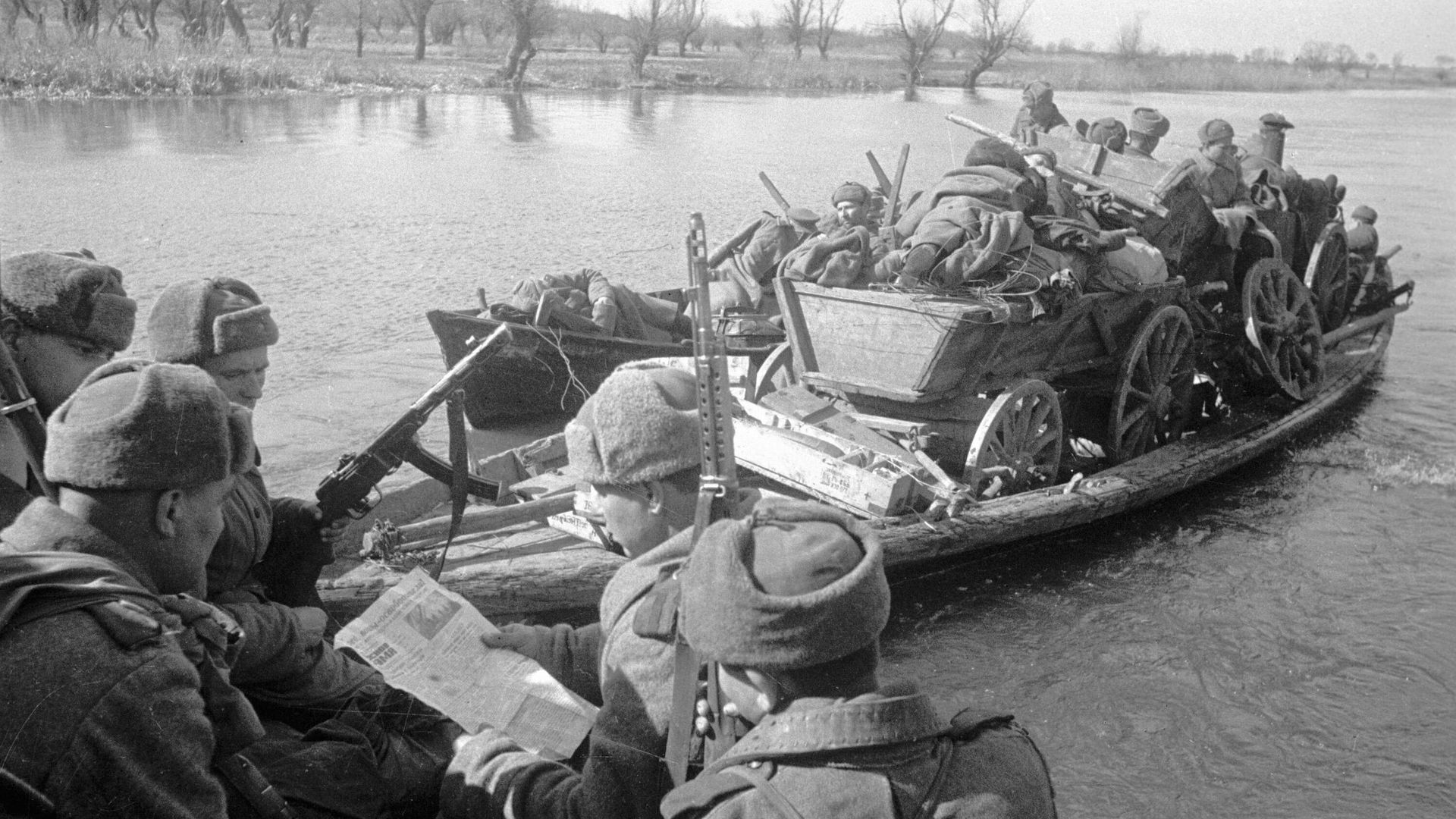К концу октября 1943 года войска 4-го Украинского фронта под командованием генерала Федора Ивановича Толбухина, прорвав сильно укрепленную оборонительную линию врага ВОТАН на реке Молочной, вышли в низовье Днепра, захватили подступы к Крыму К концу октября 1943 года войска 4-го Украинского фронта под командованием генерала Федора Ивановича Толбухина, прорвав сильно укрепленную оборонительную линию врага ВОТАН на реке Молочной, вышли в низовье Днепра, захватили подступы к Крыму - РИА Новости, 1920, 23.10.2023