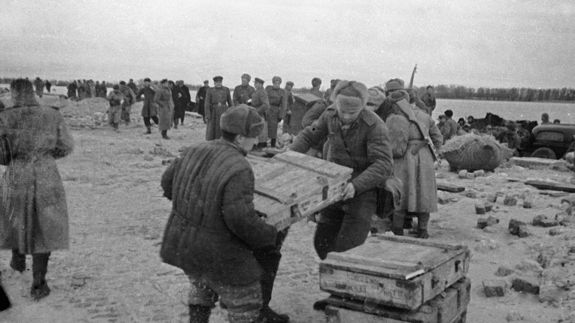 Войска 4-го Украинского фронта под командованием генерала Федора Ивановича Толбухина, прорвав сильно укрепленную оборонительную линию врага ВОТАН на реке Молочной, вышли в низовье Днепра и захватили подступы к Крыму. 1943 год Войска 4-го Украинского фронта под командованием генерала Федора Ивановича Толбухина, прорвав сильно укрепленную оборонительную линию врага ВОТАН на реке Молочной, вышли в низовье Днепра и захватили подступы к Крыму. 1943 год - РИА Новости, 1920, 22.10.2023
