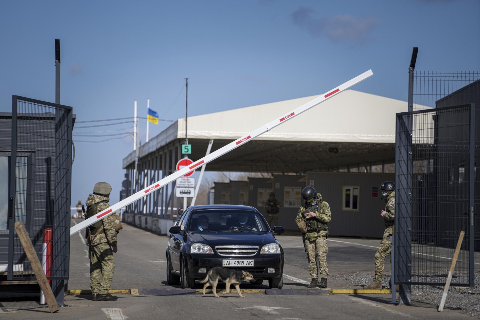 Автомобиль на пограничном пункте пропуска на Украине Автомобиль на пограничном пункте пропуска на Украине - РИА Новости, 1920, 07.11.2023